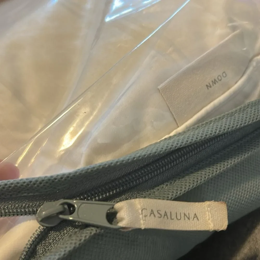 Casaluna Firm Down Bed Pillow, Luxurious 600 fill White Duck, King size, NWT